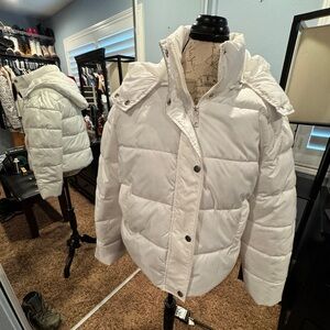 Like new Women's White Puffer Jacket